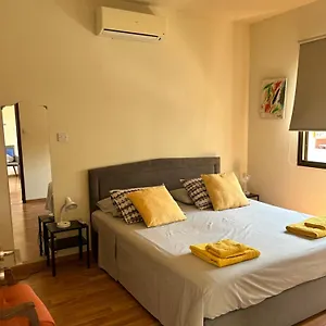 https://extremely-comfy-10min-walk-to-beach-town.hotelsatayianapa.com